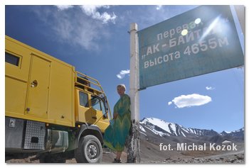 ciężarówką Guntera na najwyższej przełęczy Pamir Hwy